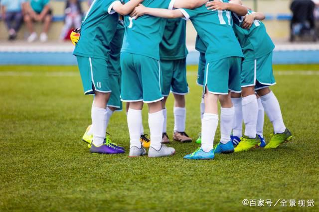 八卦媒体曝料 瓜迪奥拉外遇对象出席太太团合影
