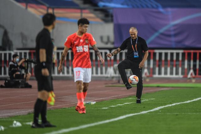 英超-小克鲁伊维特点射 曼联主场0-3伯恩茅斯